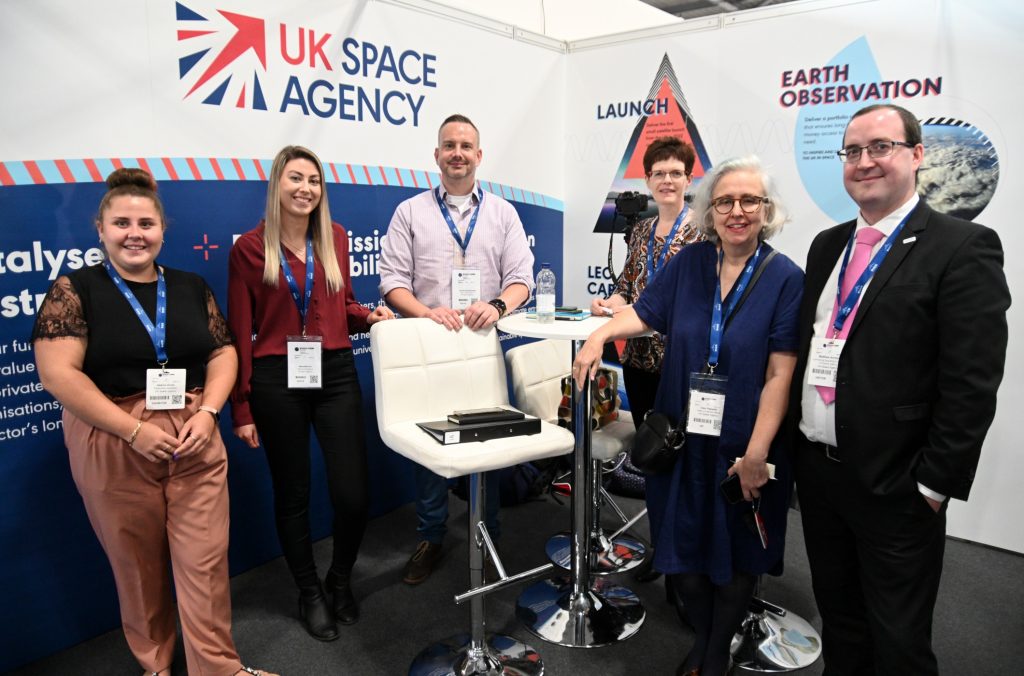 staff,male,female,space,UK,agency